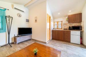 Maxim Wooden holiday