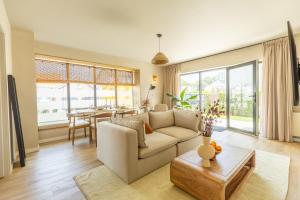 Huswell - Modern Apartment with Garden, Near Beach