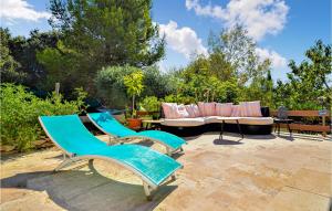 Maisons de vacances Lovely Home In Beaucaire With Wifi : photos des chambres
