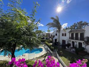 Estepona - Playa - Solárium con vistas a la piscina EL27