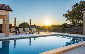 Nice Home In Tinj With Heated Swimming Pool 