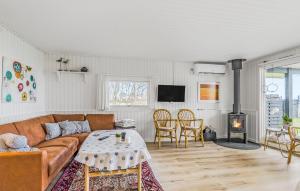 3 Bedroom Lovely Home In Bjert