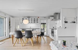 3 Bedroom Lovely Home In Bjert