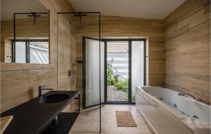 Beautiful Home In Privlaka