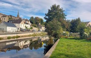Maisons de vacances 1 Bedroom Cozy Home In Josselin : photos des chambres