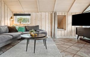 2 Bedroom Gorgeous Home In Dannemare