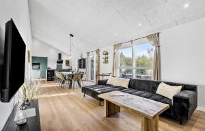 Lovely Home In Skjern With Wifi