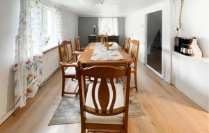 2 Bedroom Stunning Home In Öxnevalla