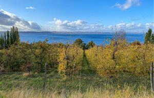 2 Bedroom Cozy Home In Huskvarna