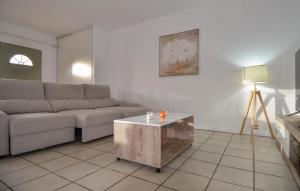 2 Bedroom Awesome Home In Pont Saint Esprit