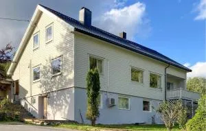 5 Bedroom Gorgeous Home In Hundeidvik - Sykkylven