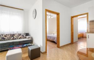 Awesome Apartment In Vodice With Wifi 