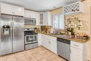 Private Hot Tub and Game Room Pocono Family Cabin!