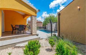 Three-Bedroom Holiday Home In Porec