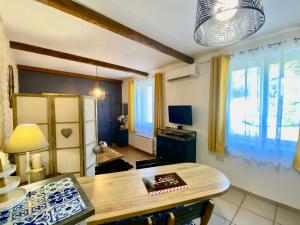 Maisons de vacances Le Cocon Boheme - maison climatisee au coeur de Sarlat - Parking - Piscine chauffee - Spa et massages : photos des chambres