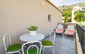 Three-Bedroom Apartment In Mali Rat