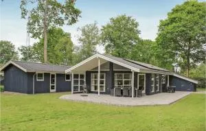 Lovely Home In Glesborg With Wifi - Fjellerup