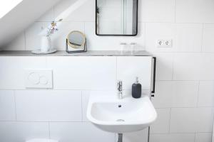 Ajko Homes - Riverside Apartment I ruhige Lage I Balkon nähe Heidelberg