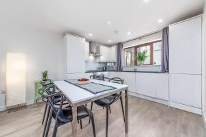 Amazing 2 Bed Bath Flat with London Eye View LM7