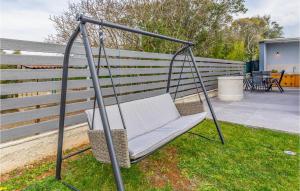 2 Bedroom Beautiful Home In Peroj