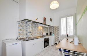 1 Bedroom Stunning Home In Perpignan