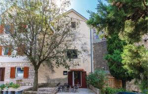 Amazing Apartment In Novi Vinodolski With Wifi 