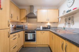 Fabulous Central 3Bed Apt - With Parking