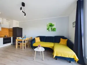 Modern & Bright Apartment Bramińskiego with Parking and Balcony by Noclegi Renters - أوتومين