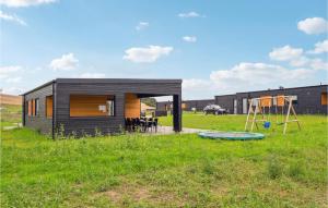 Awesome Home In Løgstrup With Kitchen