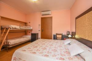 Standard Quadruple Room room in B&B America