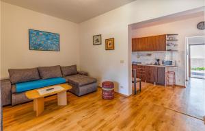 Lovely Apartment In Pula With Kitchen