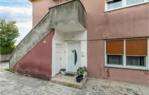 Nice Apartment In Vrh Martinscice