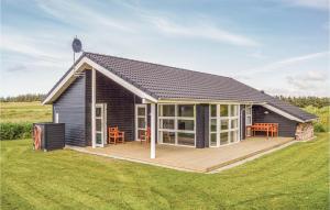 Three-Bedroom Holiday Home In Lokken