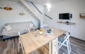 Maisons de vacances Stunning Home In La Londe Les Maures : photos des chambres