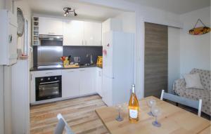 Maisons de vacances Stunning Home In La Londe Les Maures : photos des chambres