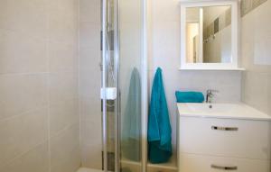 Maisons de vacances Stunning Home In La Londe Les Maures : photos des chambres