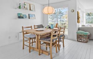 2 Bedroom Stunning Home In Ølsted