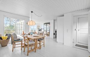 2 Bedroom Stunning Home In Ølsted