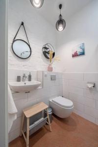 Bright studio apartment