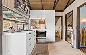 Stunning Home In Rønde With Wifi