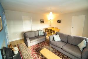 Bungalow - 4 Beds 2 Baths - Dog Friendly - Walks