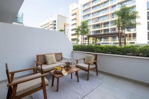 Frank Porter - Azizi Riviera 28