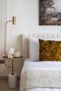 Frank Porter - Azizi Riviera 28