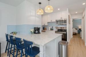 Beachfront Stay with Pool Access Bluefish 5