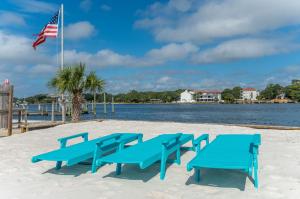Beachfront Stay with Pool Access Bluefish 3