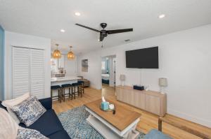 Beachfront Stay with Pool Access Bluefish 3