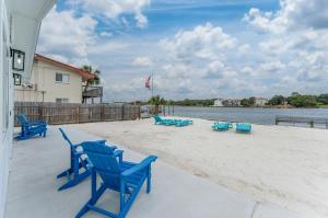 Beachfront Stay with Pool Access Bluefish 4