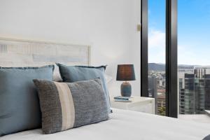 Breathtaking City Views 1-Bed with Pool, BBQ & Gym