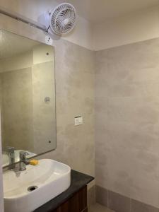 Max Saket& Rainbow & PSRI Near 3BHK apartment.