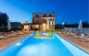 Lovely Home In Dugopolje - Kraj